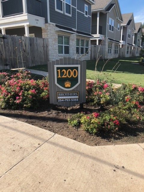 1200