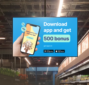 Digital display in a supermarket: hand holding phone with delivery app, promoting bonus. Download links for Android/Apple.