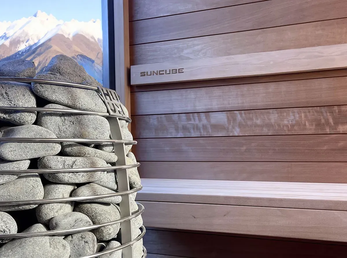 Un gros tas de pierres de lave dans un sauna