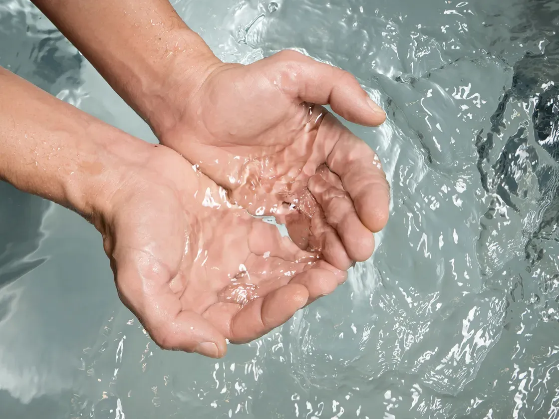 Brome, chlore ou oxygène actif : quel traitement d'eau pour votre spa ?