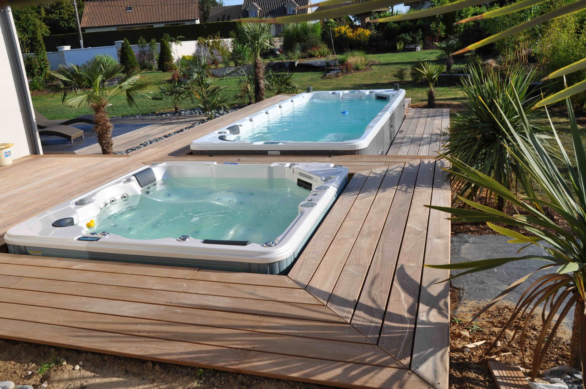 jacuzzi et spa de nage en extérieur