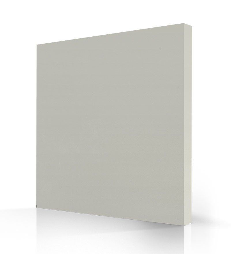 Un carreau carré blanc avec un reflet sur une surface blanche.