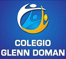 El logotipo del colegio Glenn Doman está sobre un fondo azul.