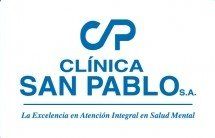 El logotipo de Clínica San Pablo SA es un logotipo azul sobre un fondo blanco.