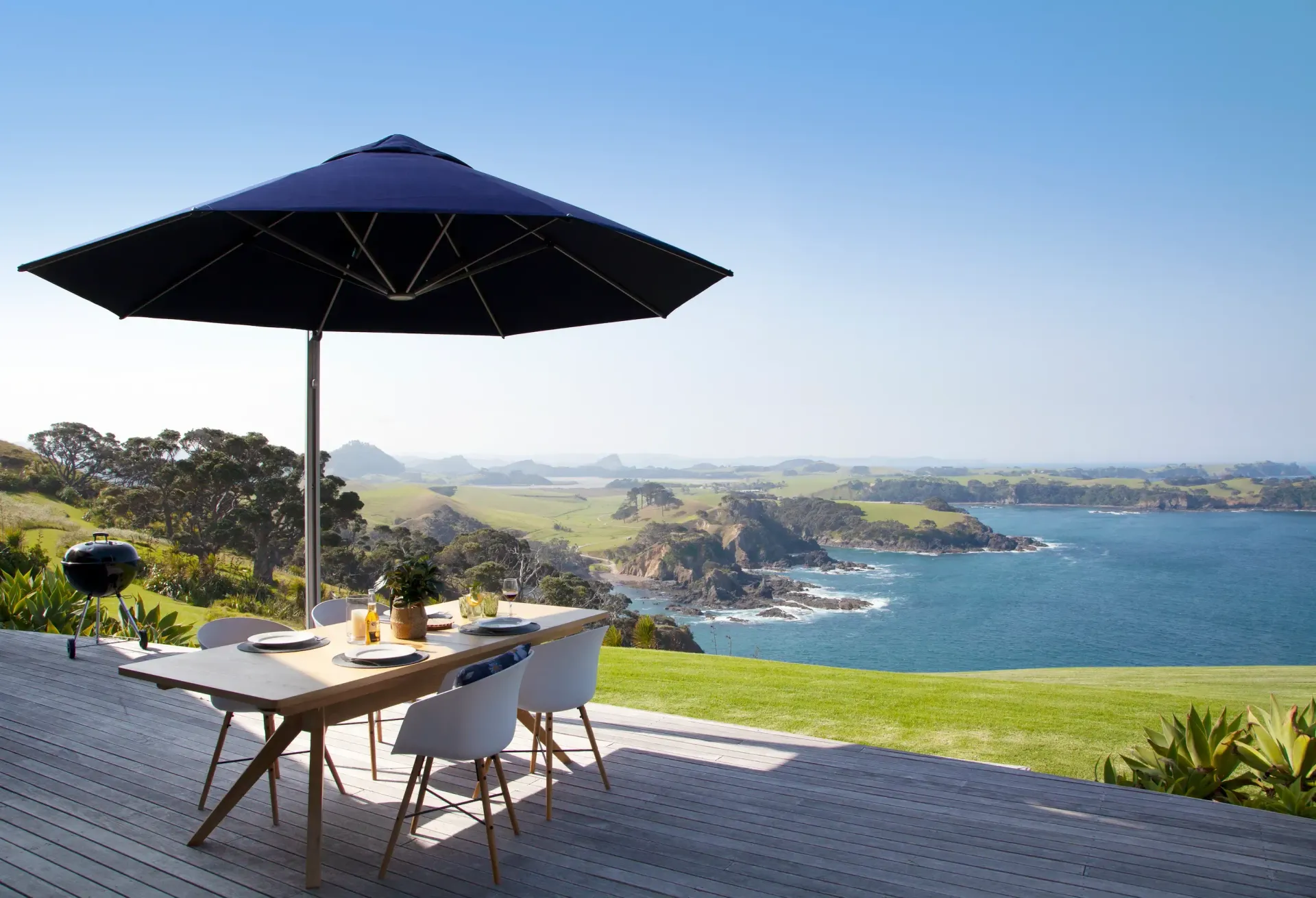 Waikato Shutters & Blinds Shadowspec Serenity™ Outdoor Cantilever Umbrella
