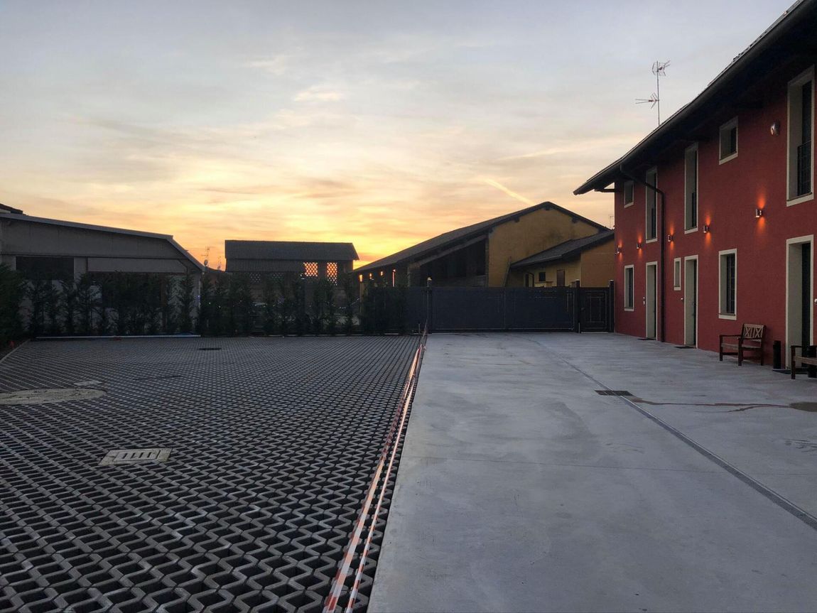 agriturismo con ampi spazi esterni