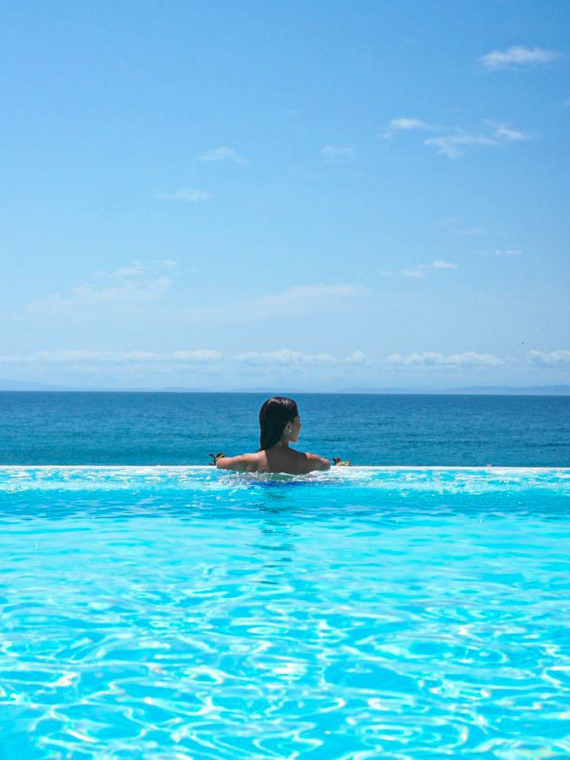 Relájate junto a la piscina en Aria by LD Hoteles, Isla Margarita.