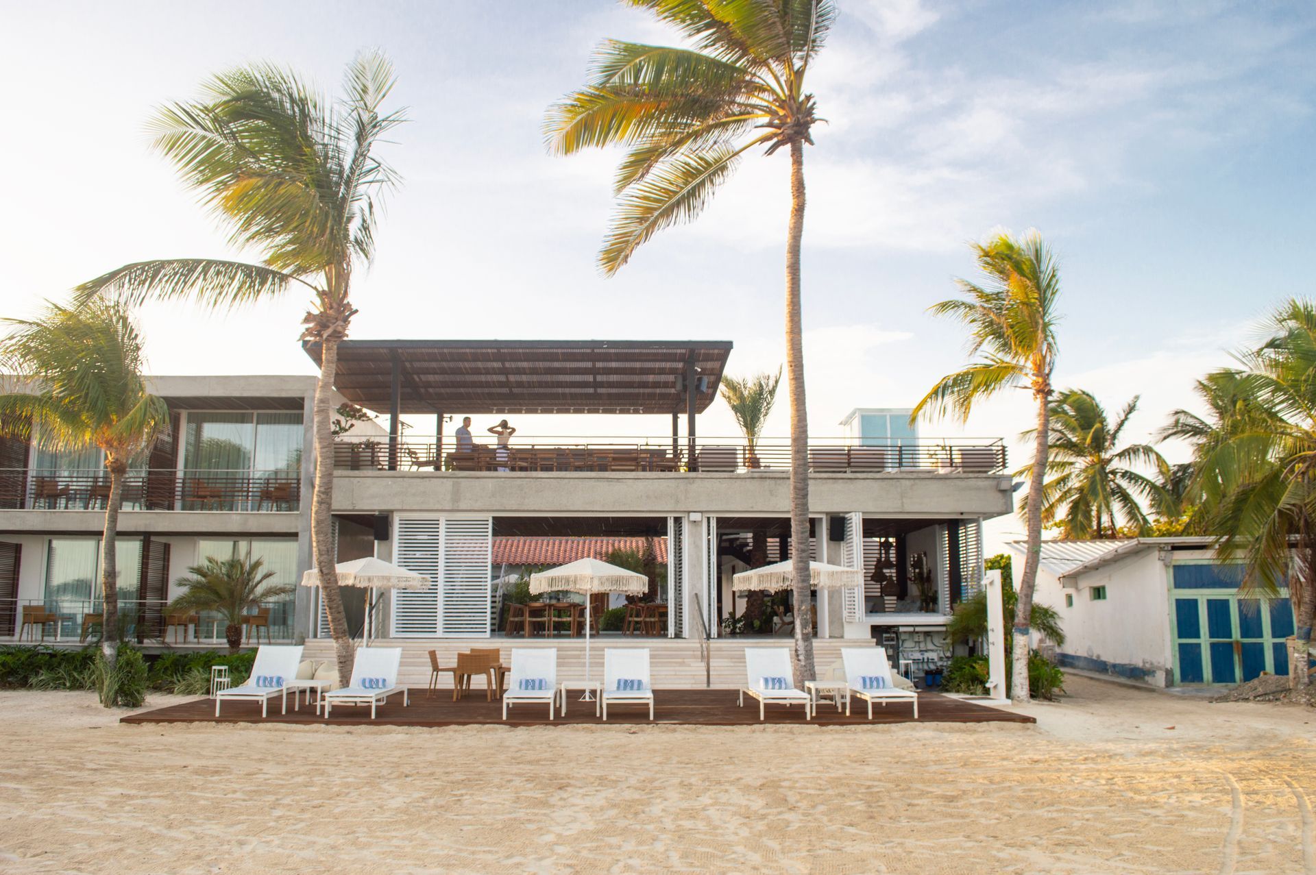 Hotel Macanao Lodge by LD Hoteles, frente a la playa en Los Roques, con vistas tropicales y ambiente relajante.