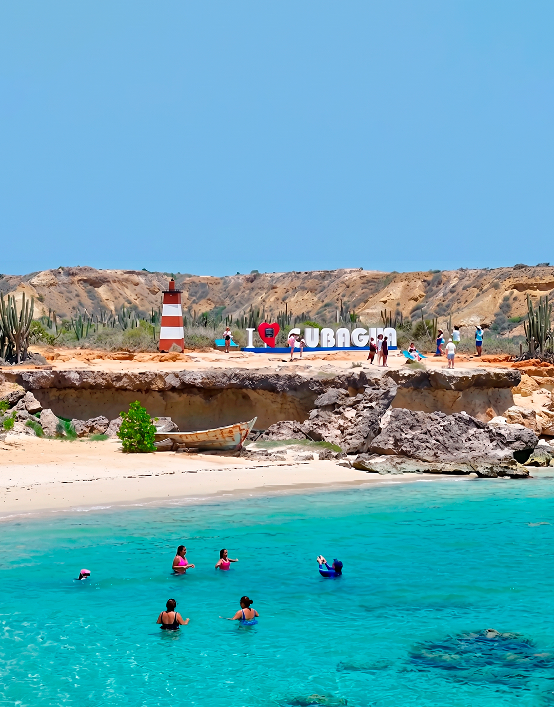 Belleza natural de Isla Los Frailes, con aguas turquesas y tranquilidad tropical.