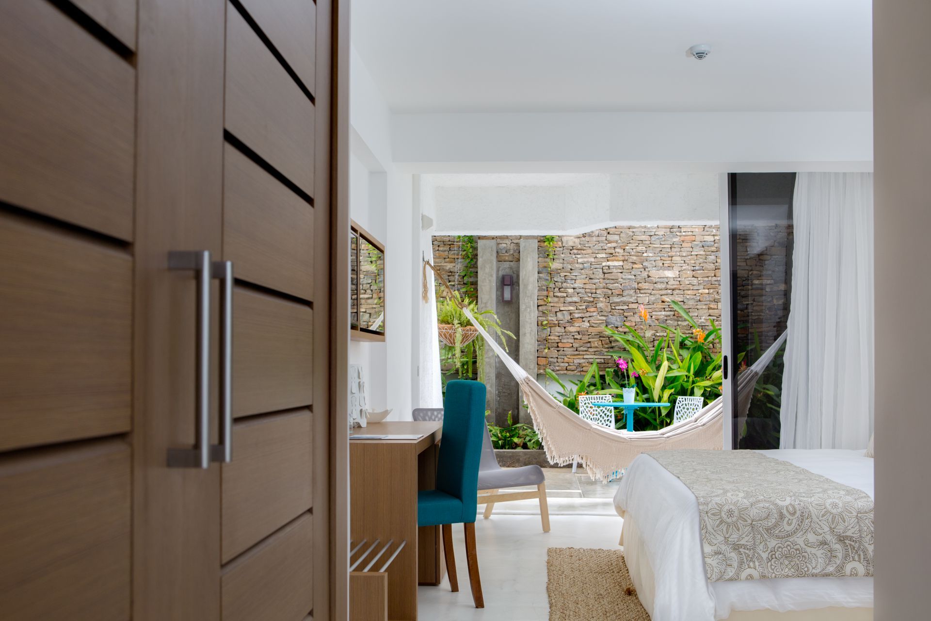 Habitación Deluxe Jardín en H2Otel by LD, fusión de modernidad y naturaleza en Isla Margarita.