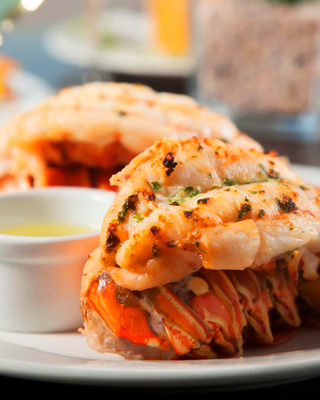 Restaurante El Rancho de la Langosta en Los Roques, especializado en langosta fresca con acompañamientos.