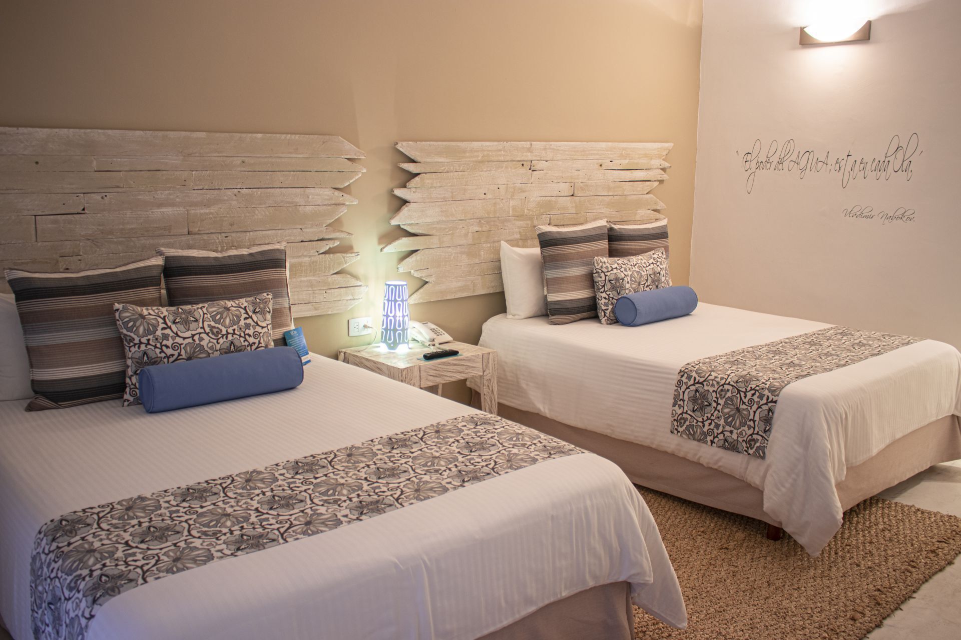 Habitación Superior Doble de H2Otel by LD, diseño vanguardista para un descanso inolvidable en Isla Margarita.