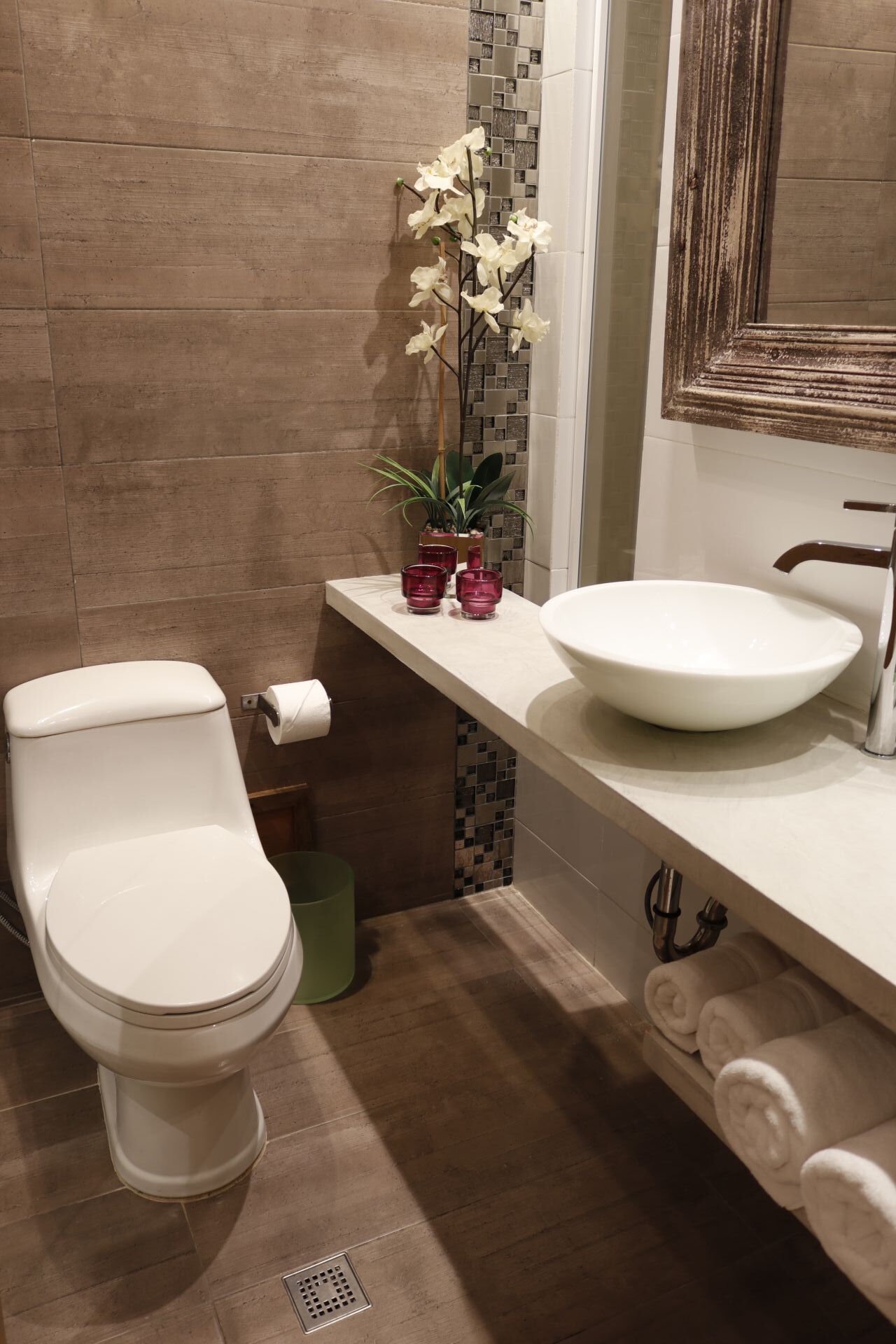 Habitación Superior Doble de H2Otel by LD, diseño vanguardista para un descanso inolvidable en Isla Margarita.