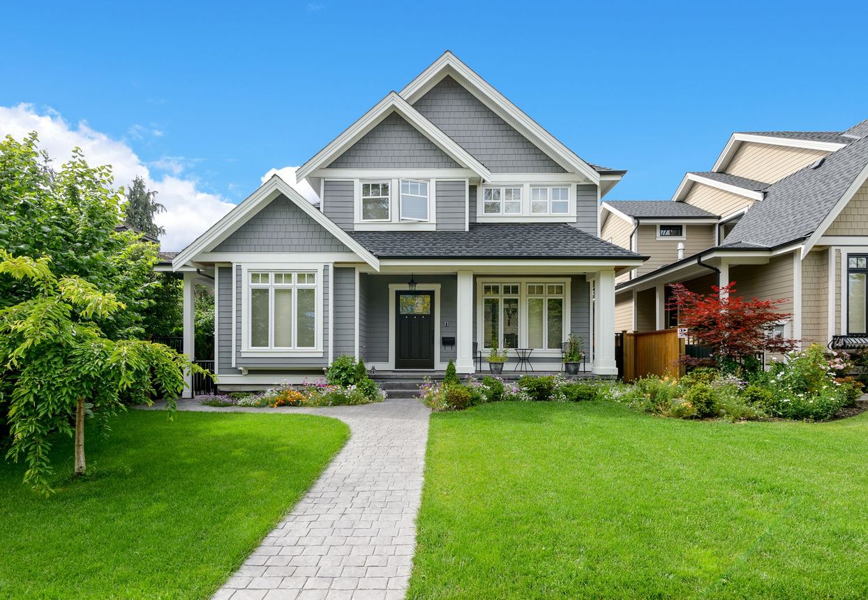 Luxury House With Beautiful Landscaping