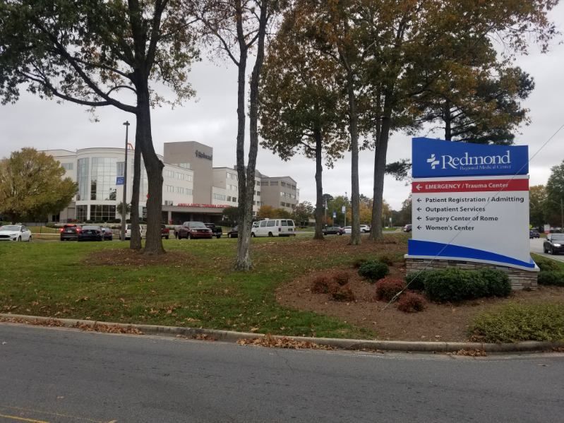 A large building with a sign in front of it that says redmond