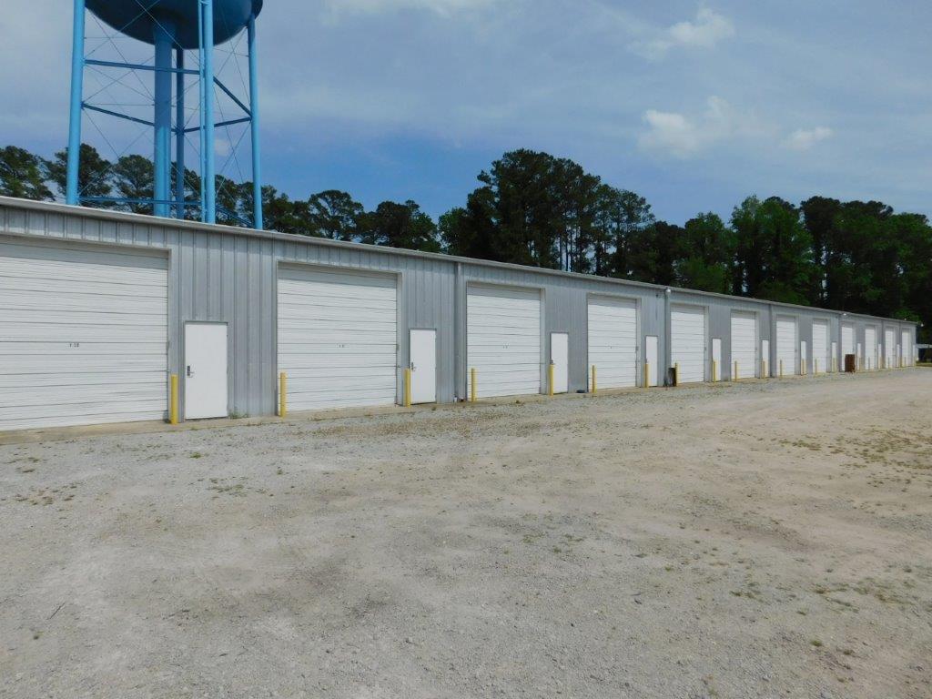 Maxi Storage Exterior