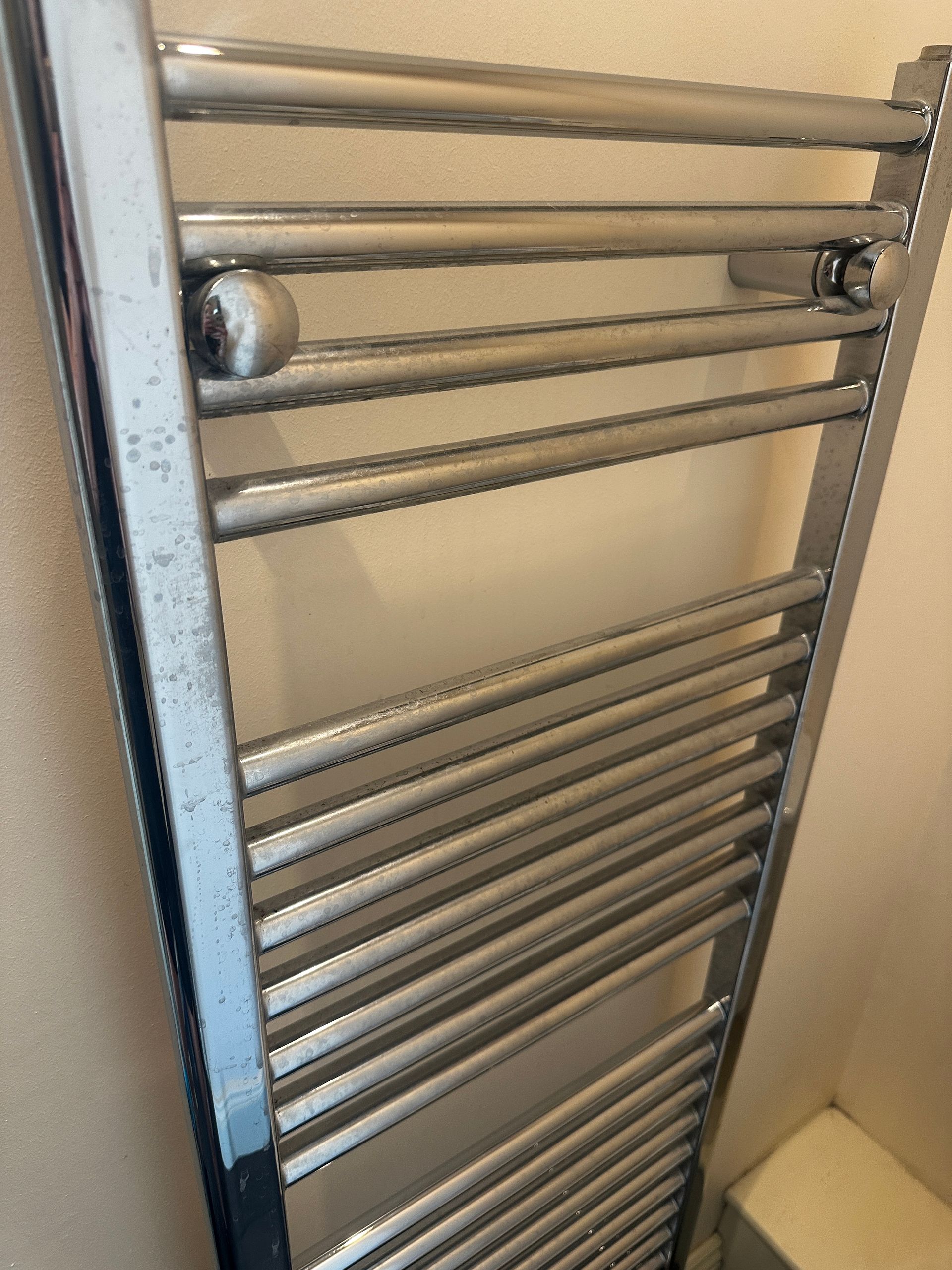 Bathroom radiator cleaning - before
