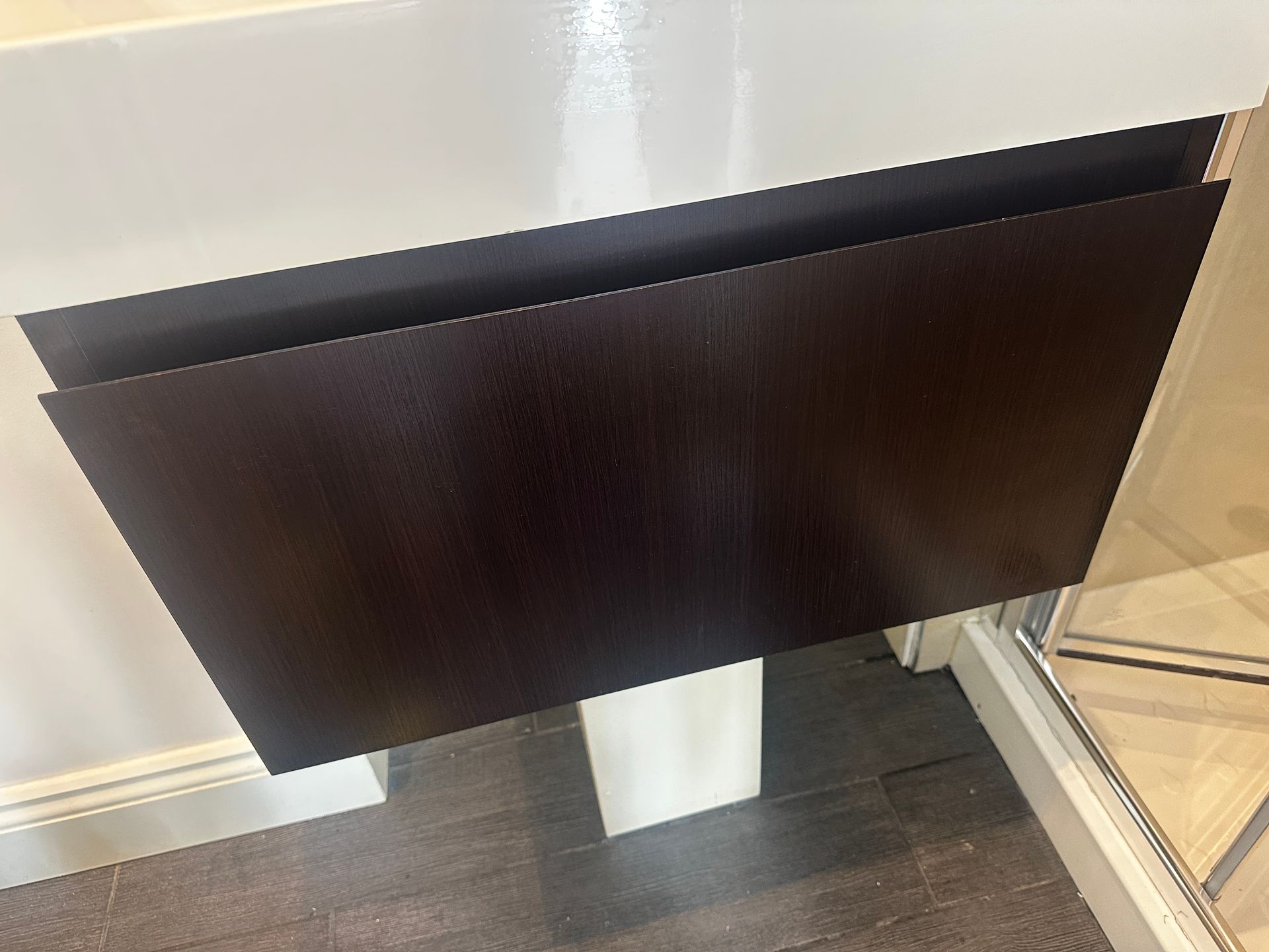 Bathroom cabinet cleaning - after