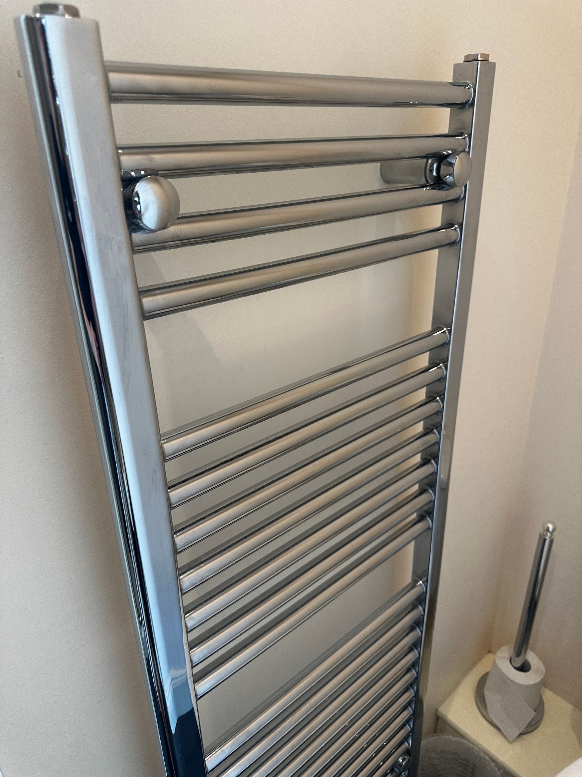 Bathroom radiator cleaning - after 