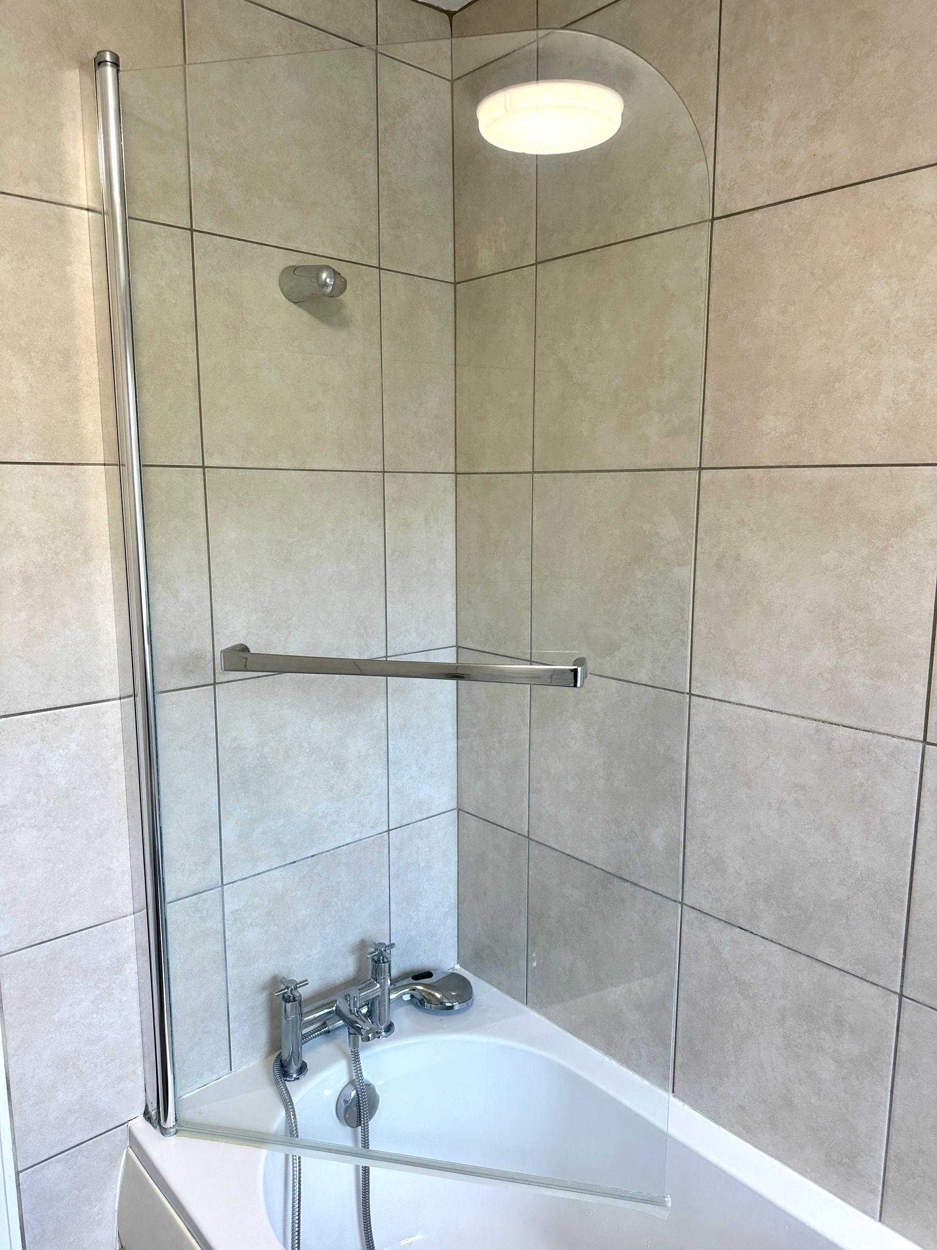 Shower screen cleaning - after