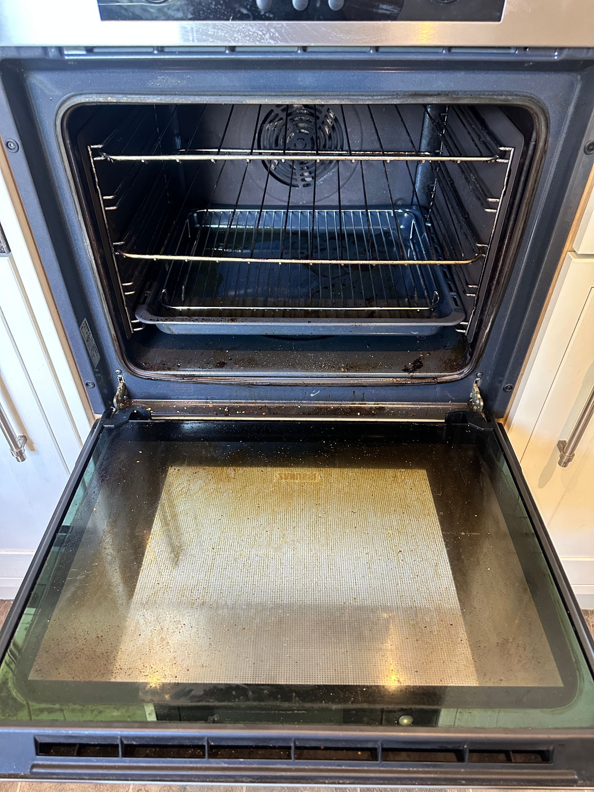 Oven cleaning - before