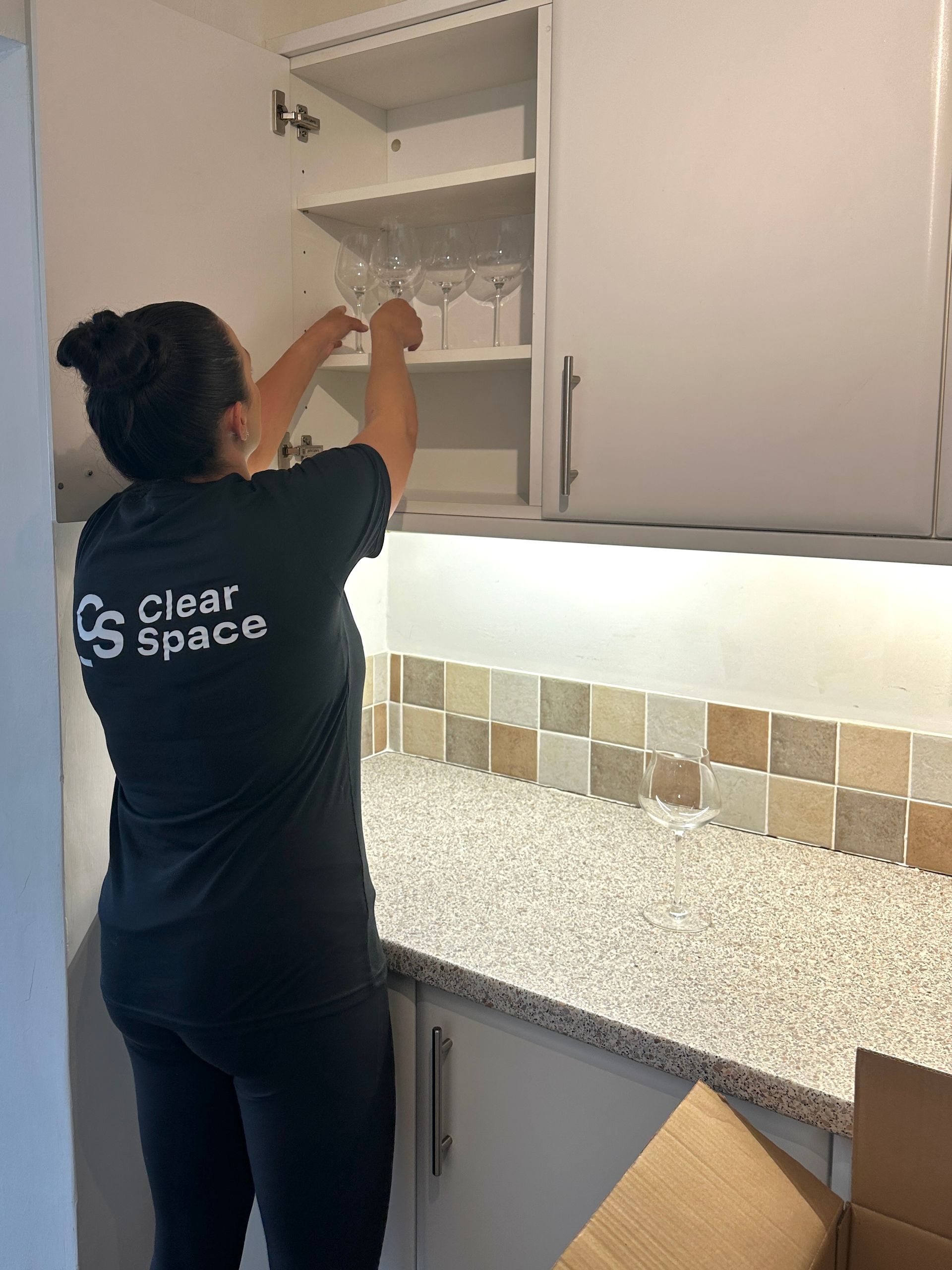 Kitchen cupboard organisation and glass storage setup