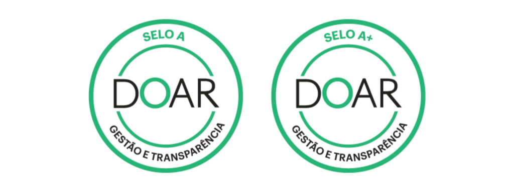 Dois selos circulares verdes com a palavra 