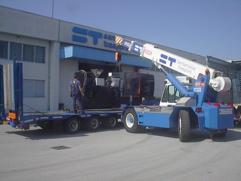 operazioni di sollevamento con autogrù