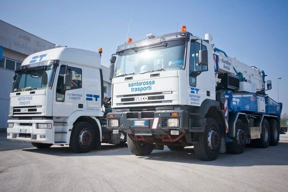 mezzi dell'azienda di autotrasporti