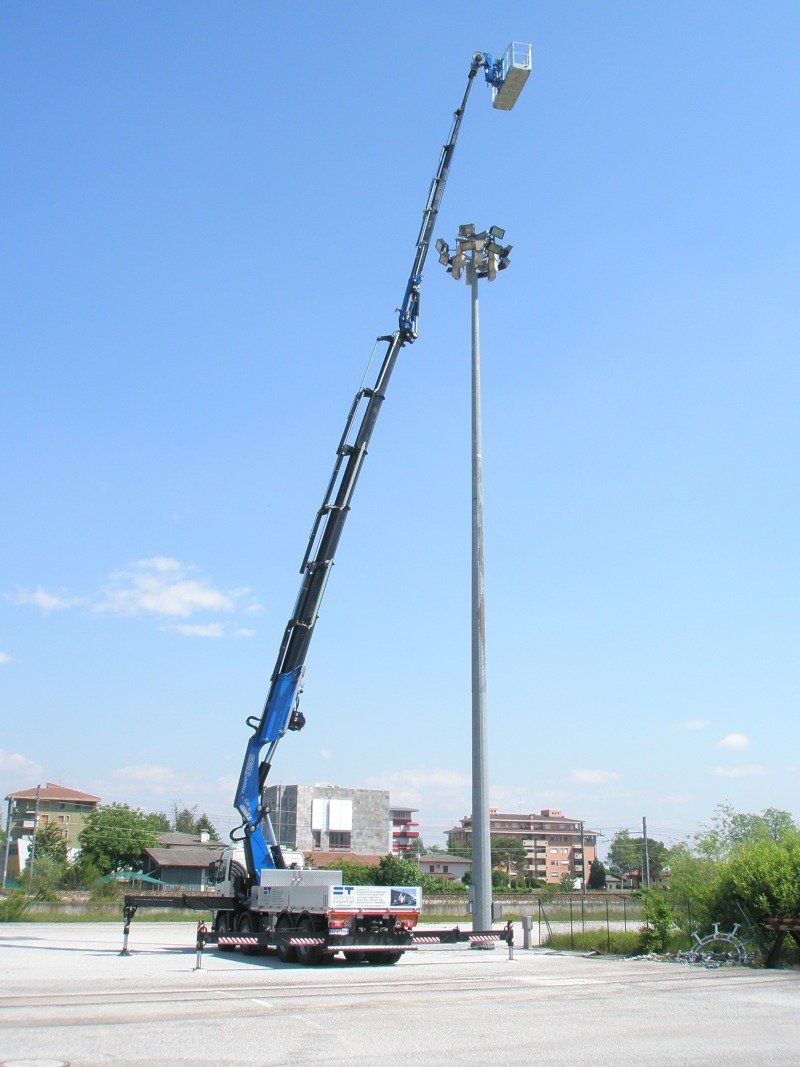piattaforma aerea della ditta