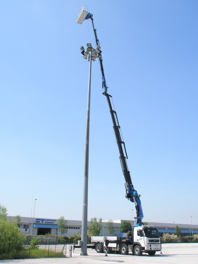 piattaforma aerea del parco mezzi aziendale