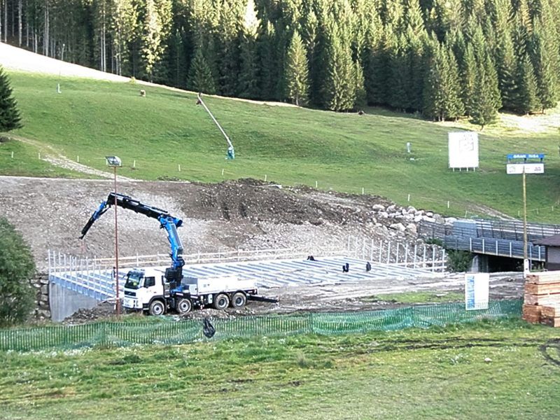 autogrù in un cantiere