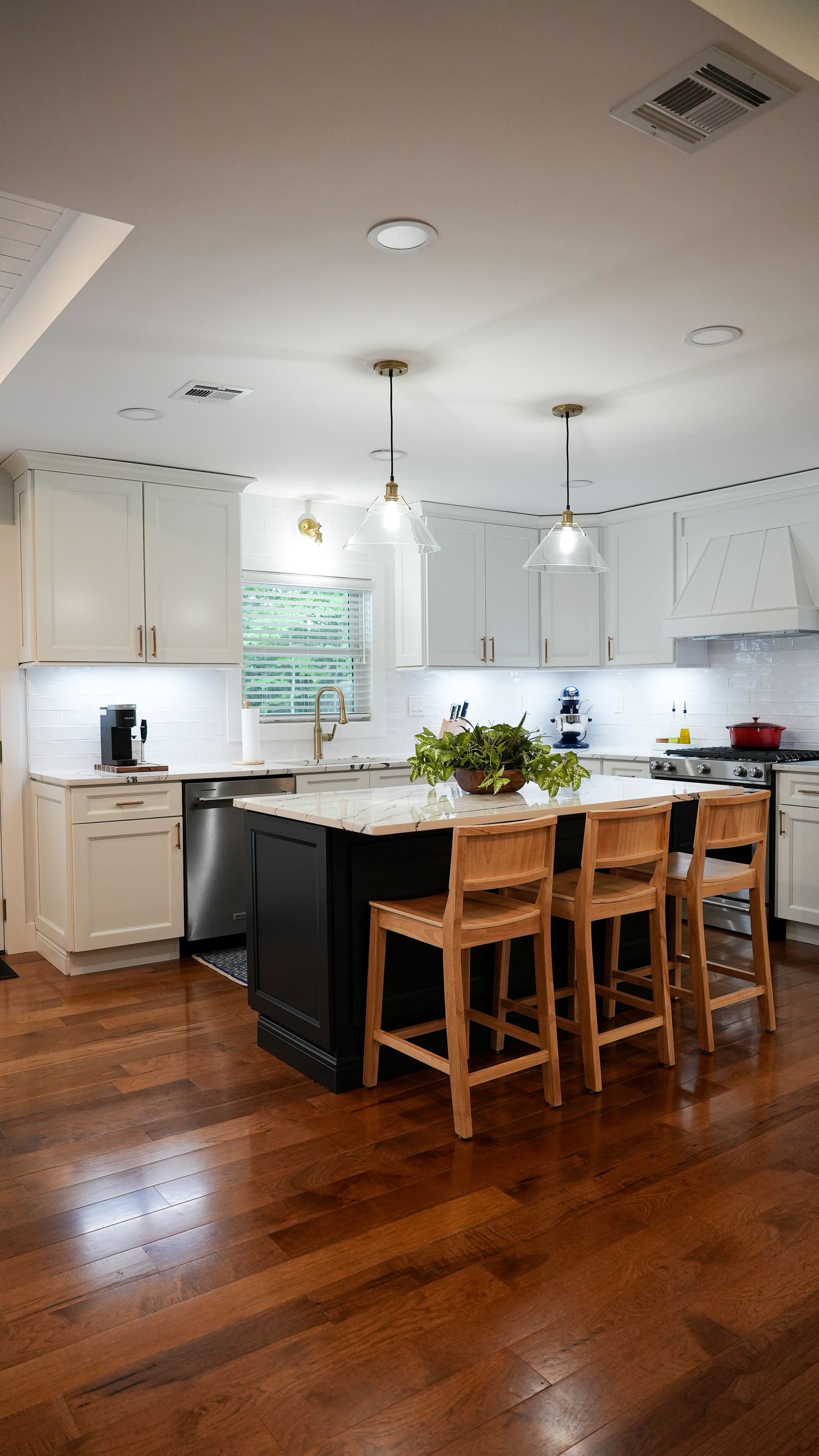 Luxury kitchen remodeling Bucks County PA custom cabinets quartz countertops