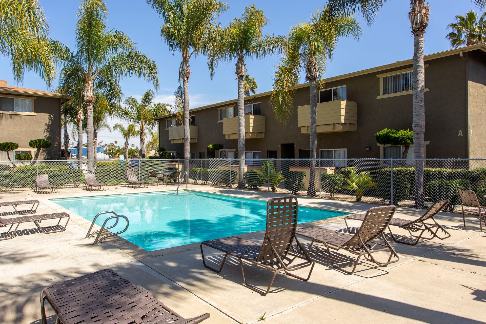 Country Apartments Pool