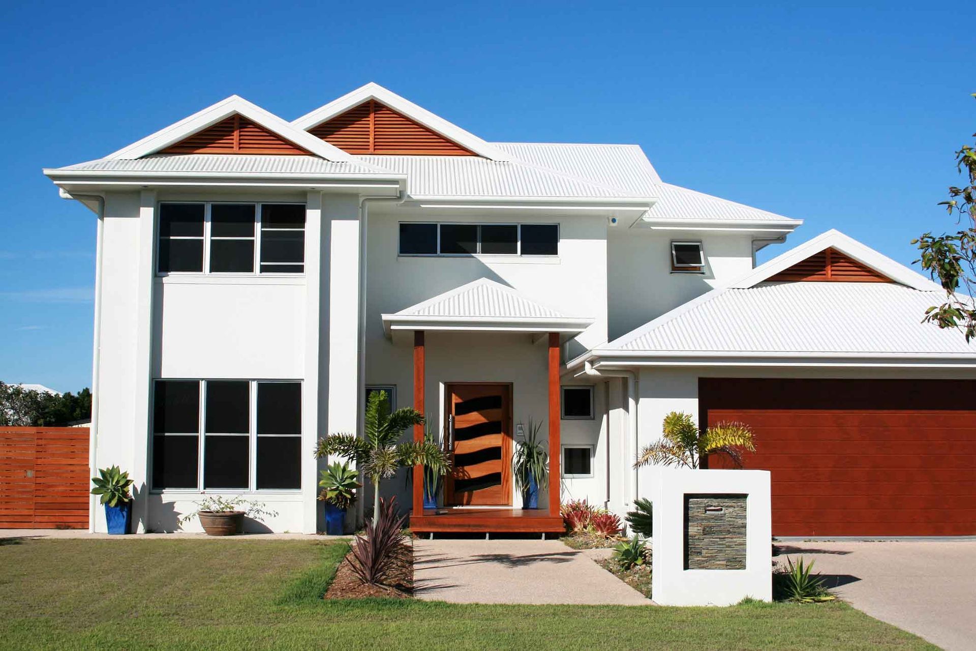 A Large White House With A Red Garage Door – Bannockburn, VIC - Kevin Connors Painters & Decorators