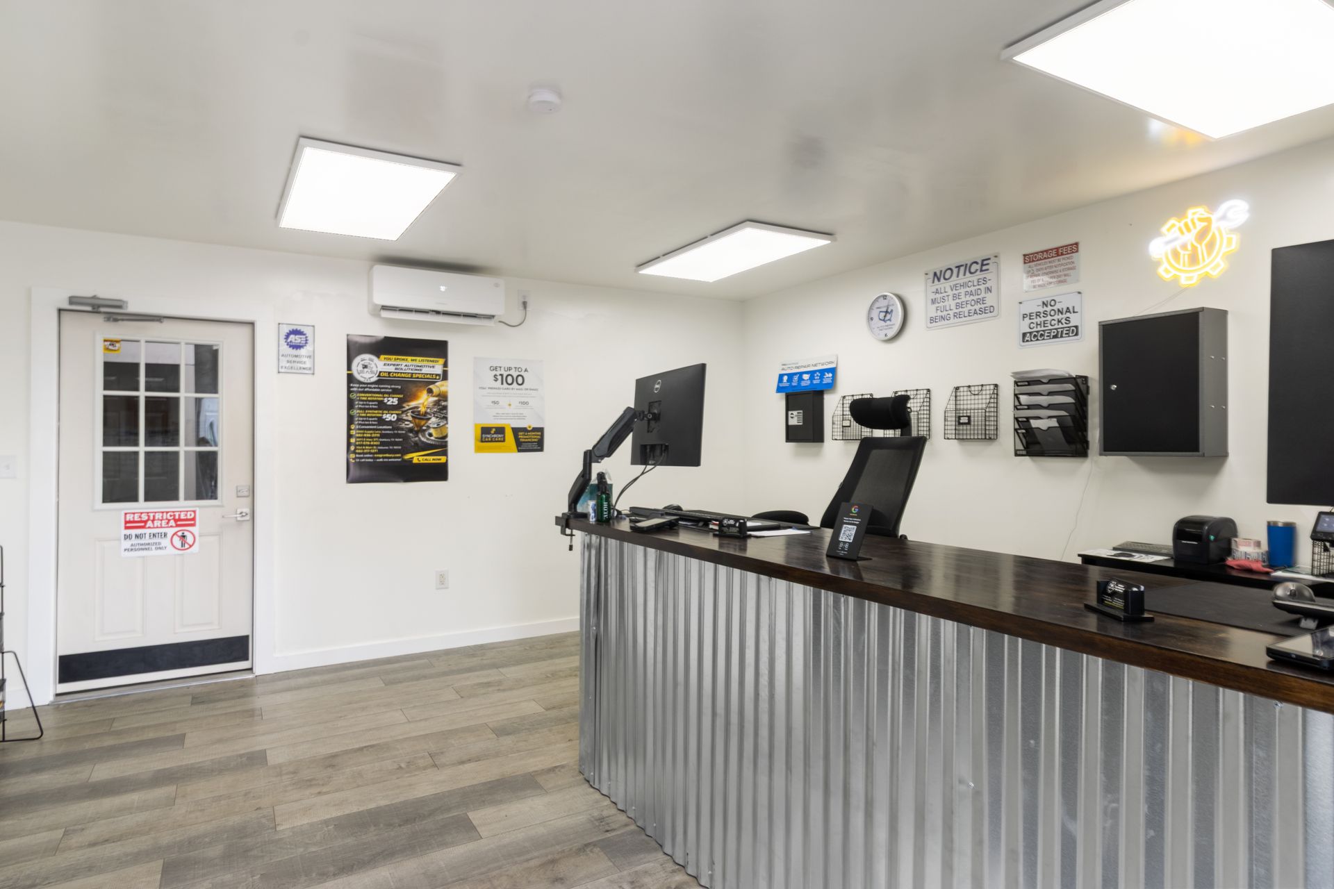 Front Office Reception Area At Supply Lane, Granbury, TX | Expert Automotive Solutions