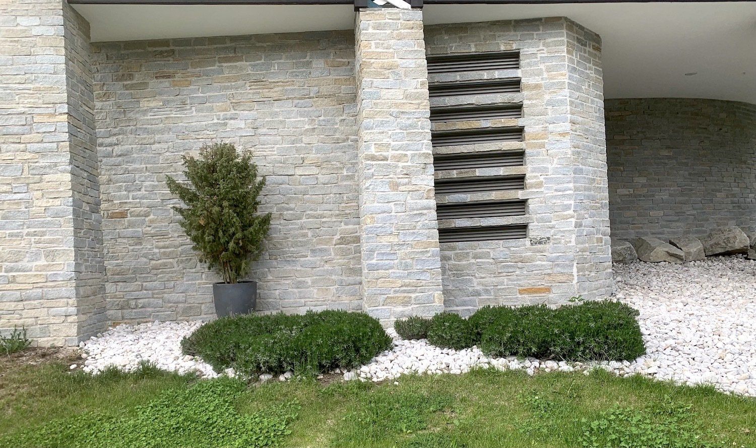 Luserna Gneis Mauer