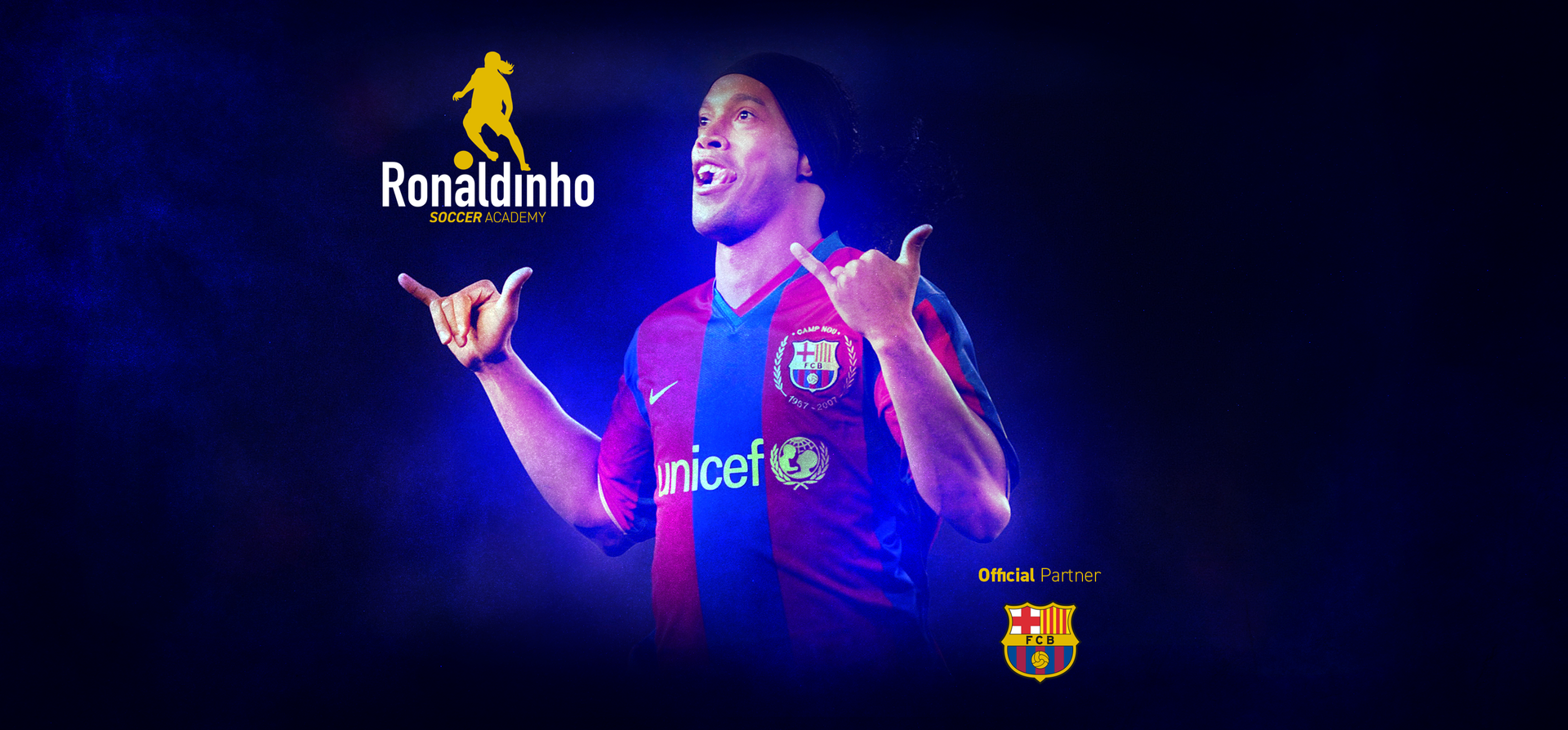 Ronaldinho Soccer Academy Um jogador de futebol chamado Ronaldinho está vestindo uma camisa da Unicef