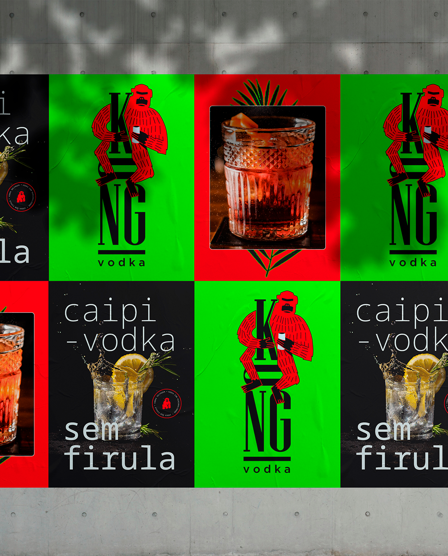 KONG Vodka Um monte de pôsteres na parede que dizem caipi vodka