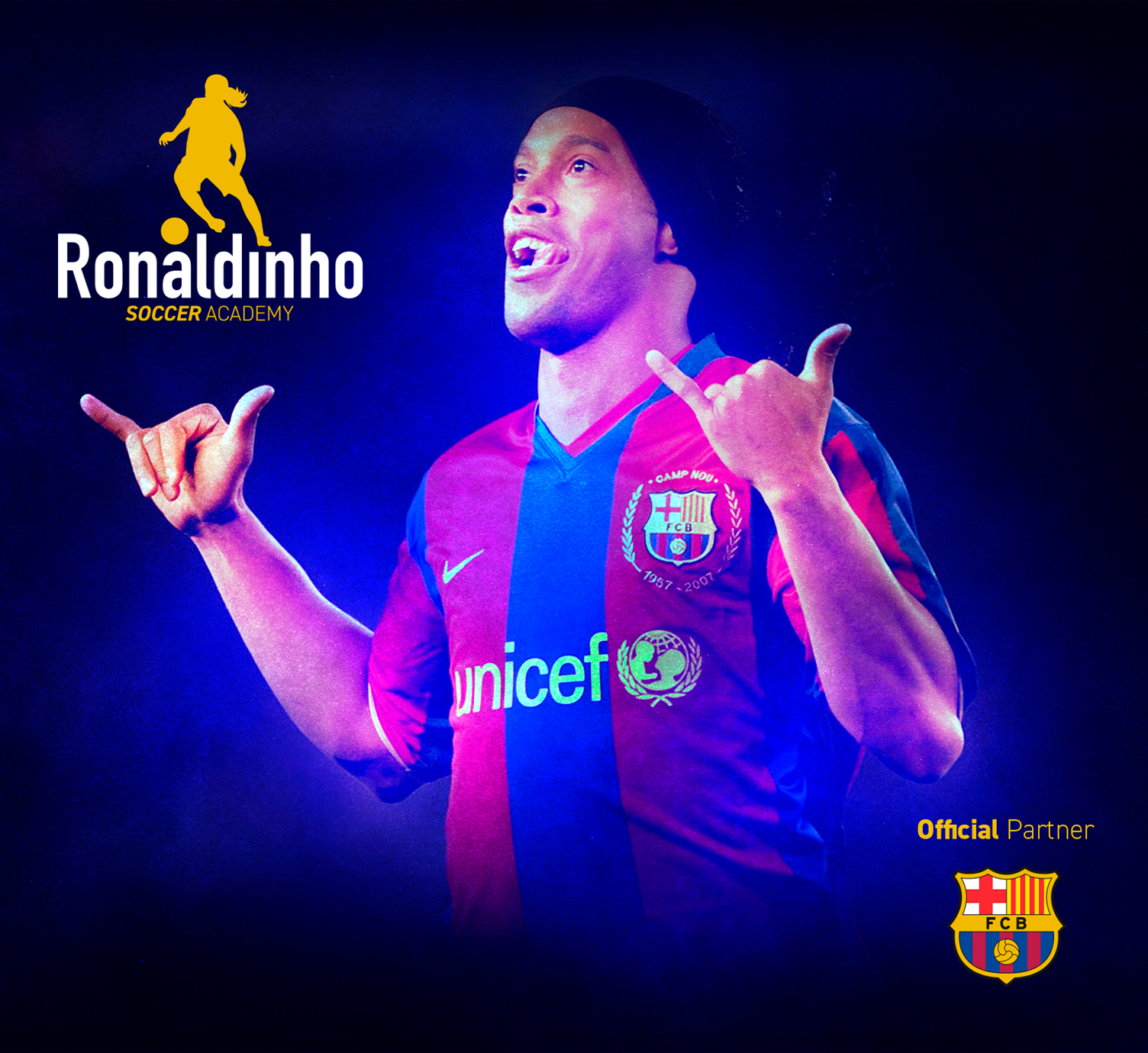 Ronaldinho Soccer Academy Ronaldinho está vestindo uma camisa que diz UNICEF