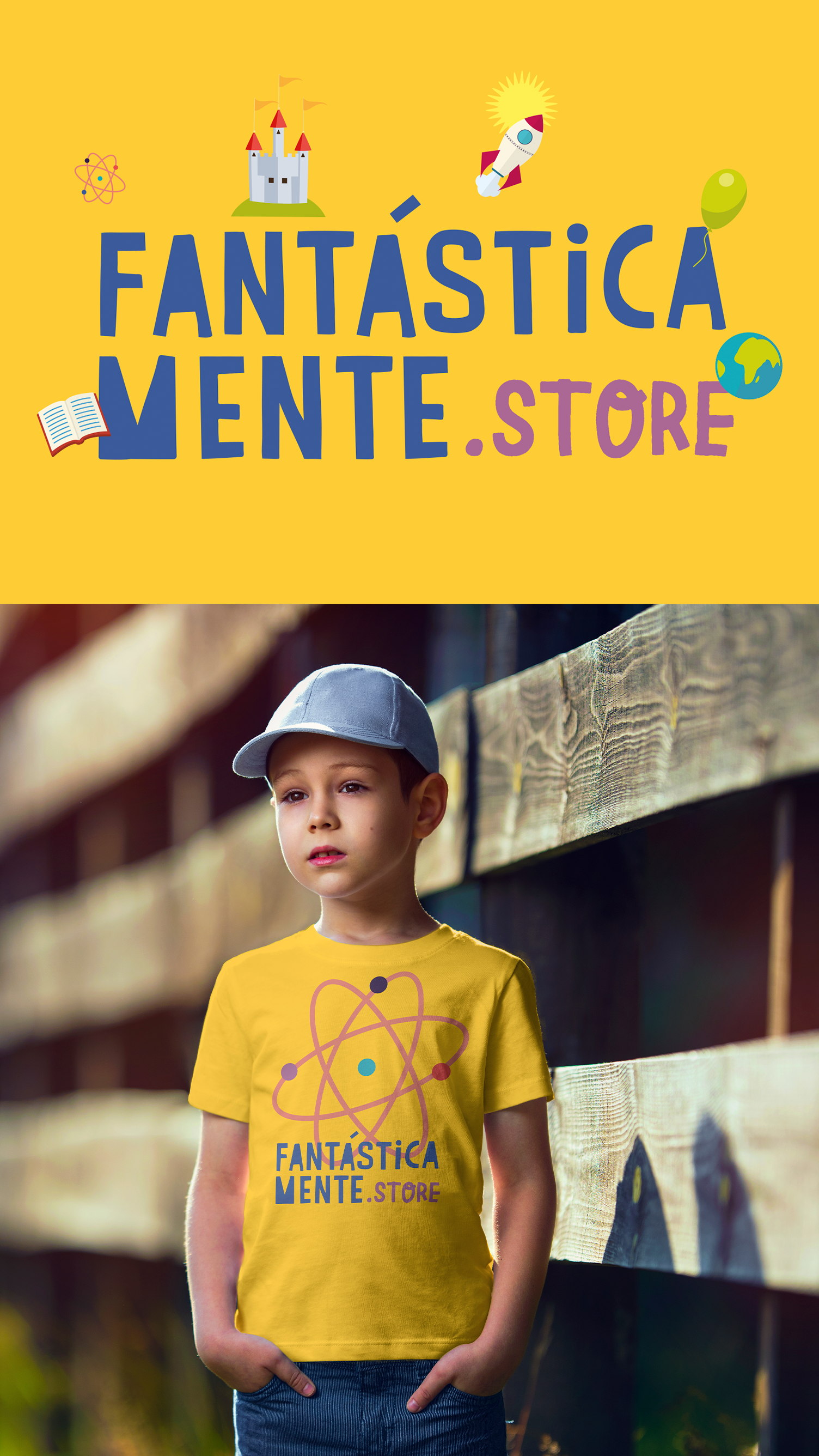 Um menino vestindo uma camisa amarela e um boné de beisebol está parado em frente a uma cerca de madeira.
