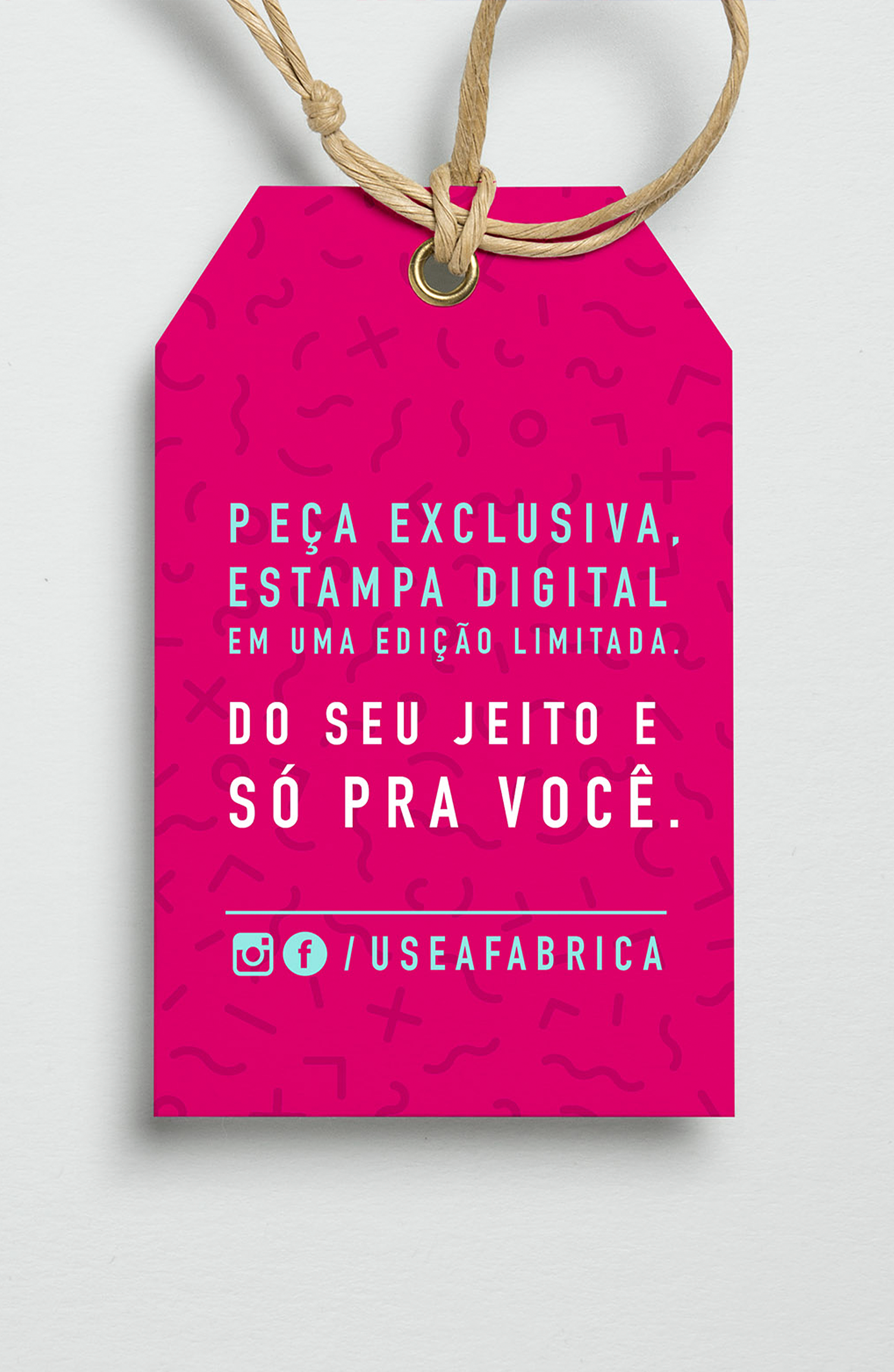 Uma etiqueta rosa que diz 'peça exclusiva'
