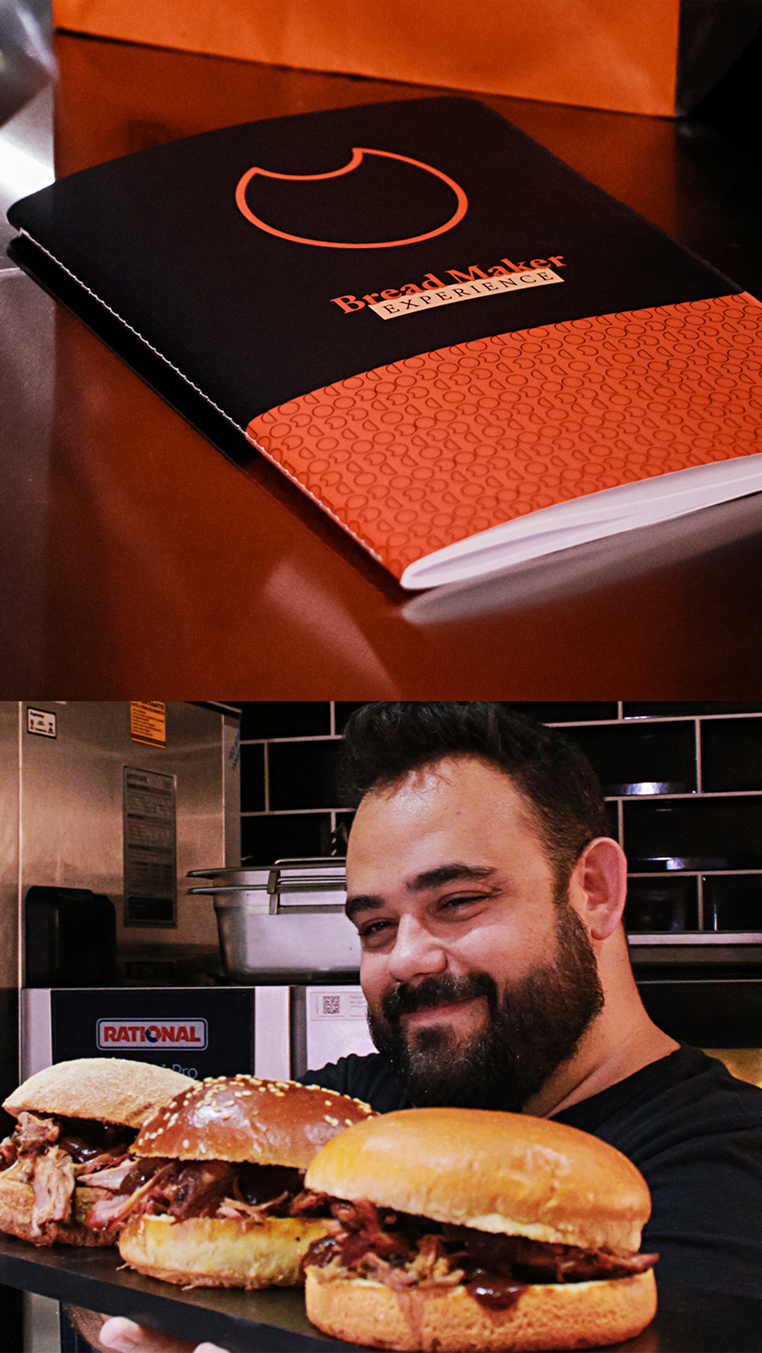 Um homem está segurando um hambúrguer na frente de uma multidão de pessoas.