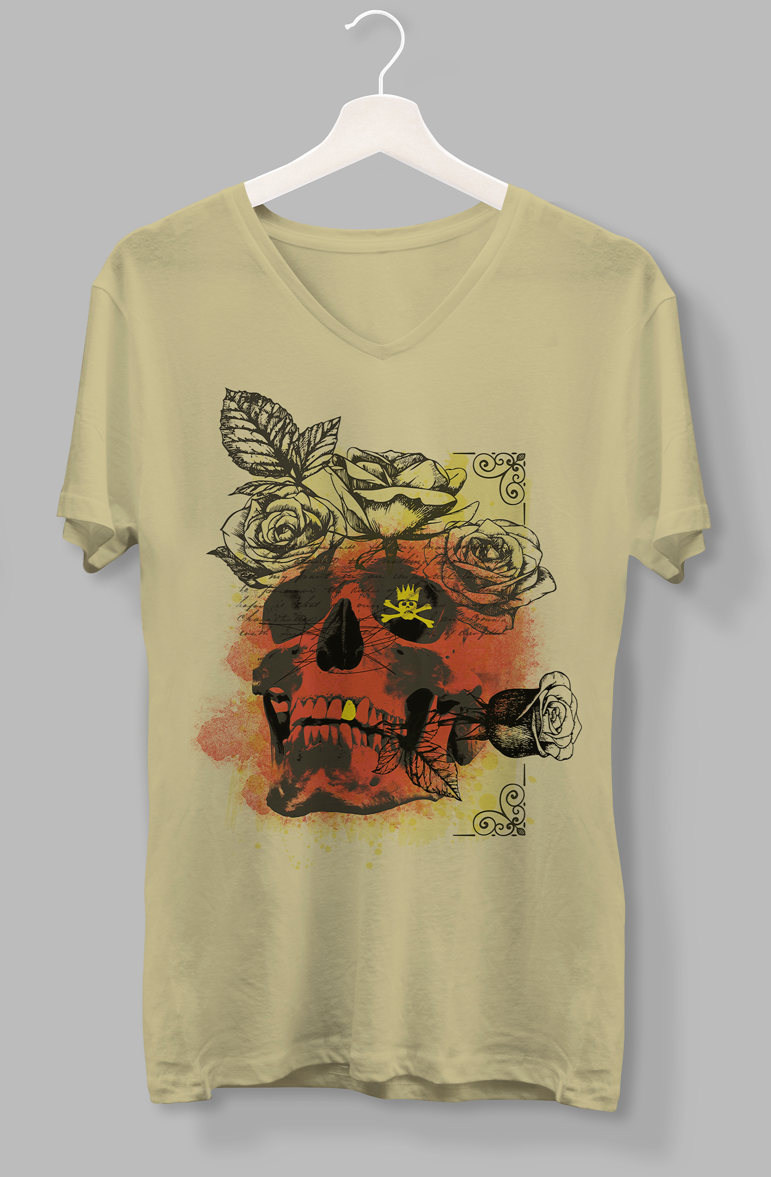 Uma camiseta com uma caveira está pendurada em um cabide.