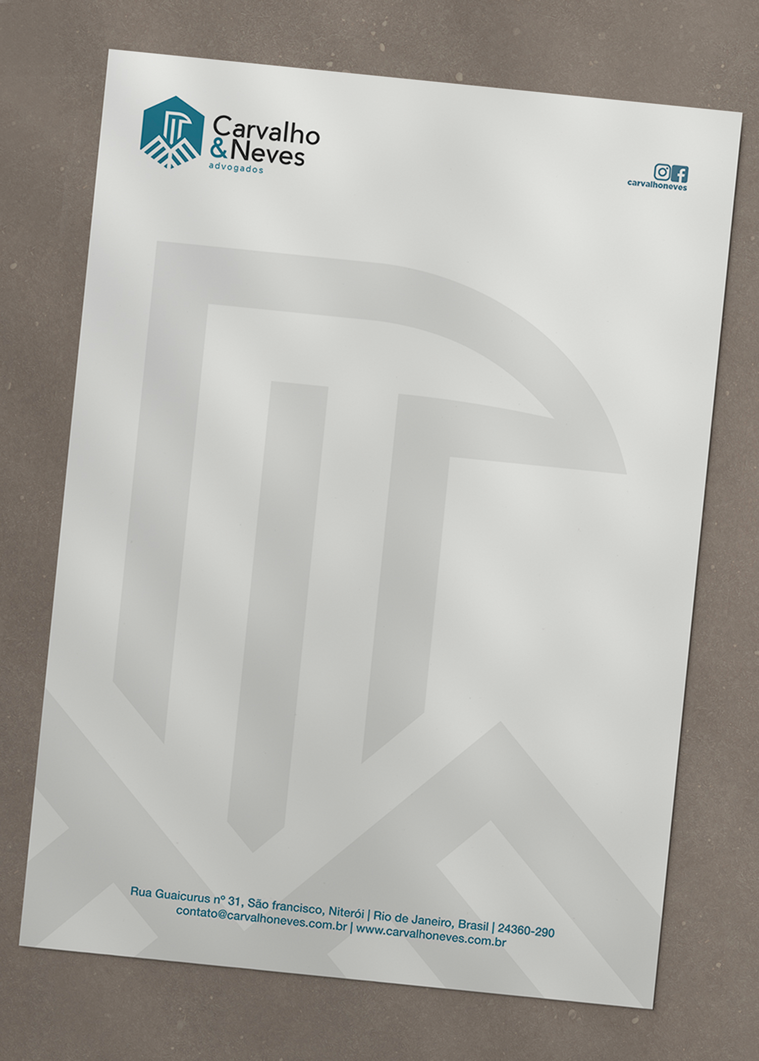 Carvalho & Neves Um papel timbrado branco com um logotipo azul