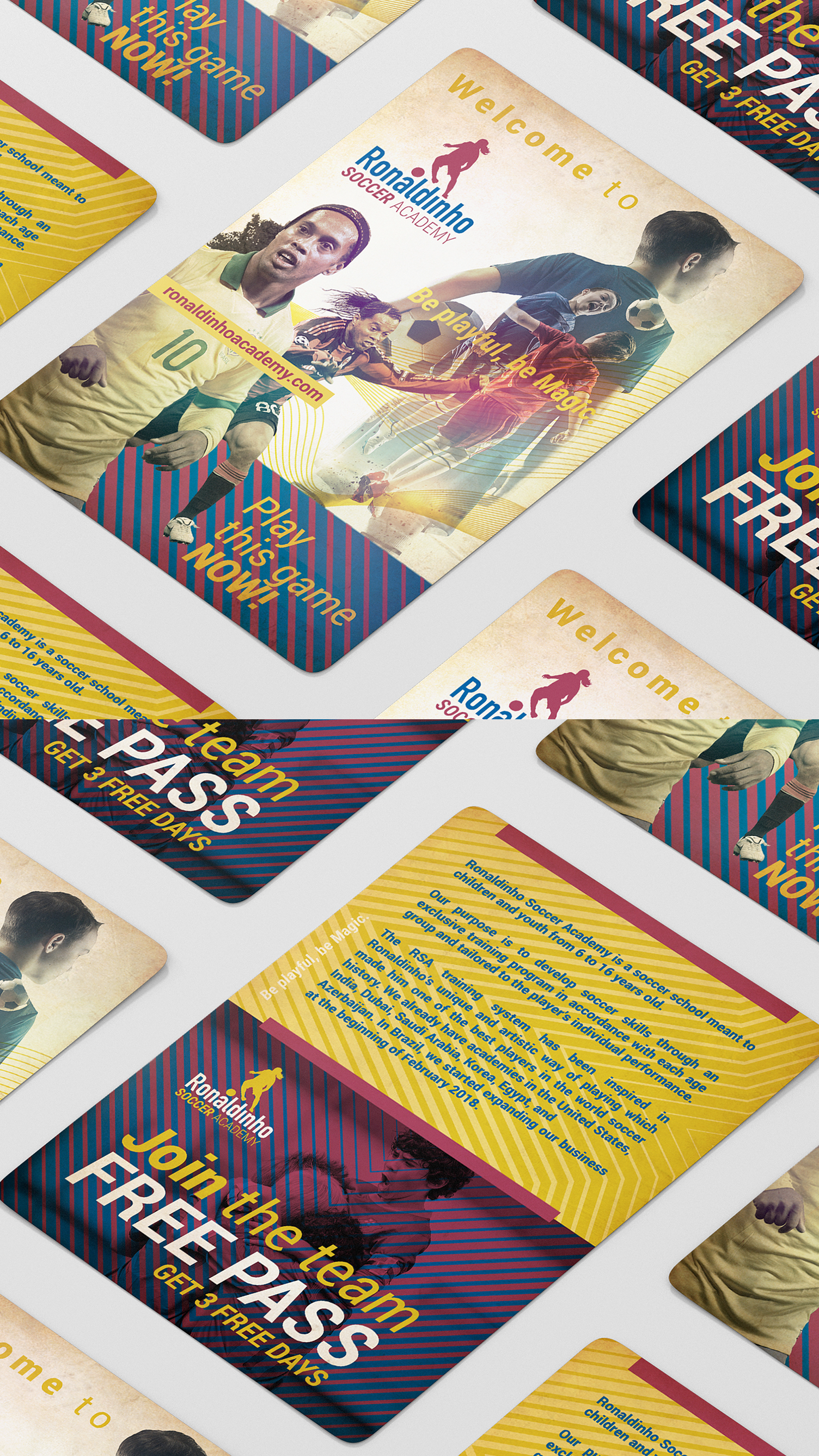Ronaldinho Soccer Academy Um monte de cartas estão umas em cima das outras sobre uma mesa.