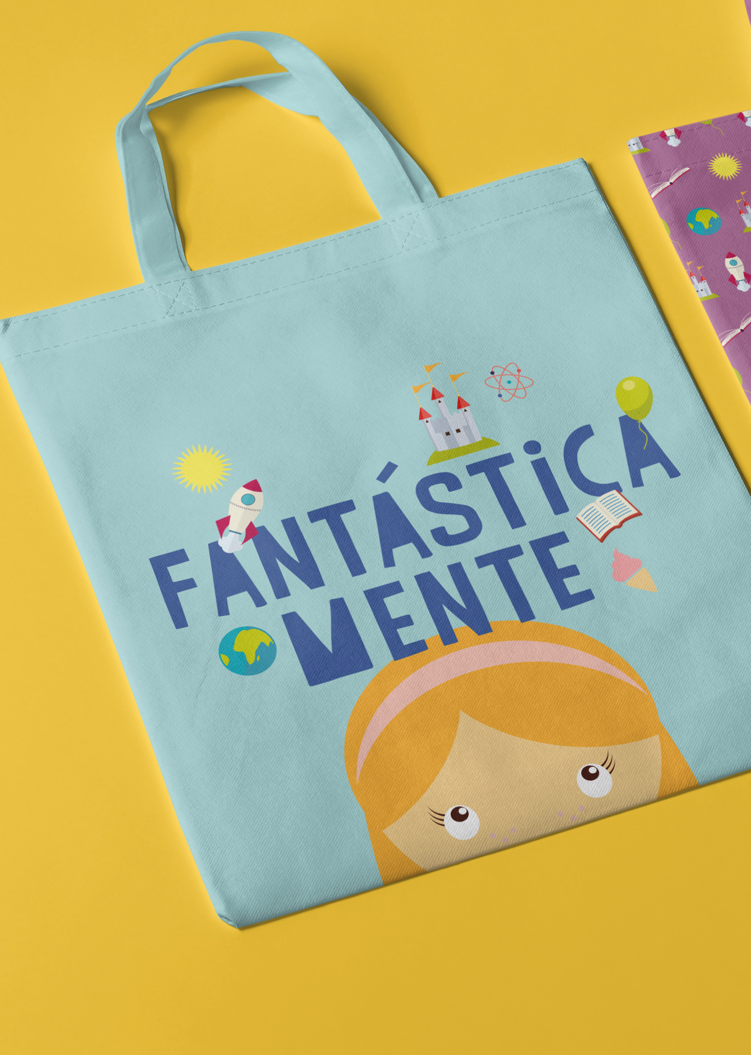 Uma sacola azul com fantastica mente escrito nela