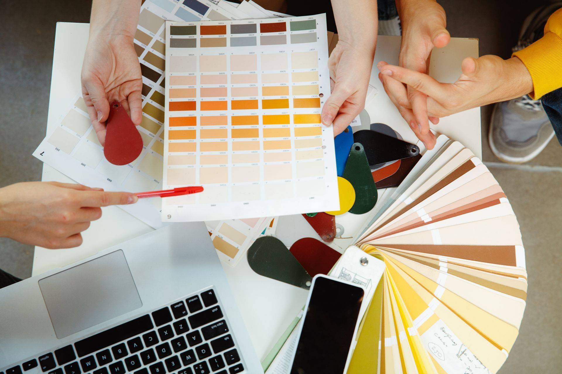 A Influência da Psicologia das Cores no Design: Como Escolher a Paleta Perfeita para Sua Marca