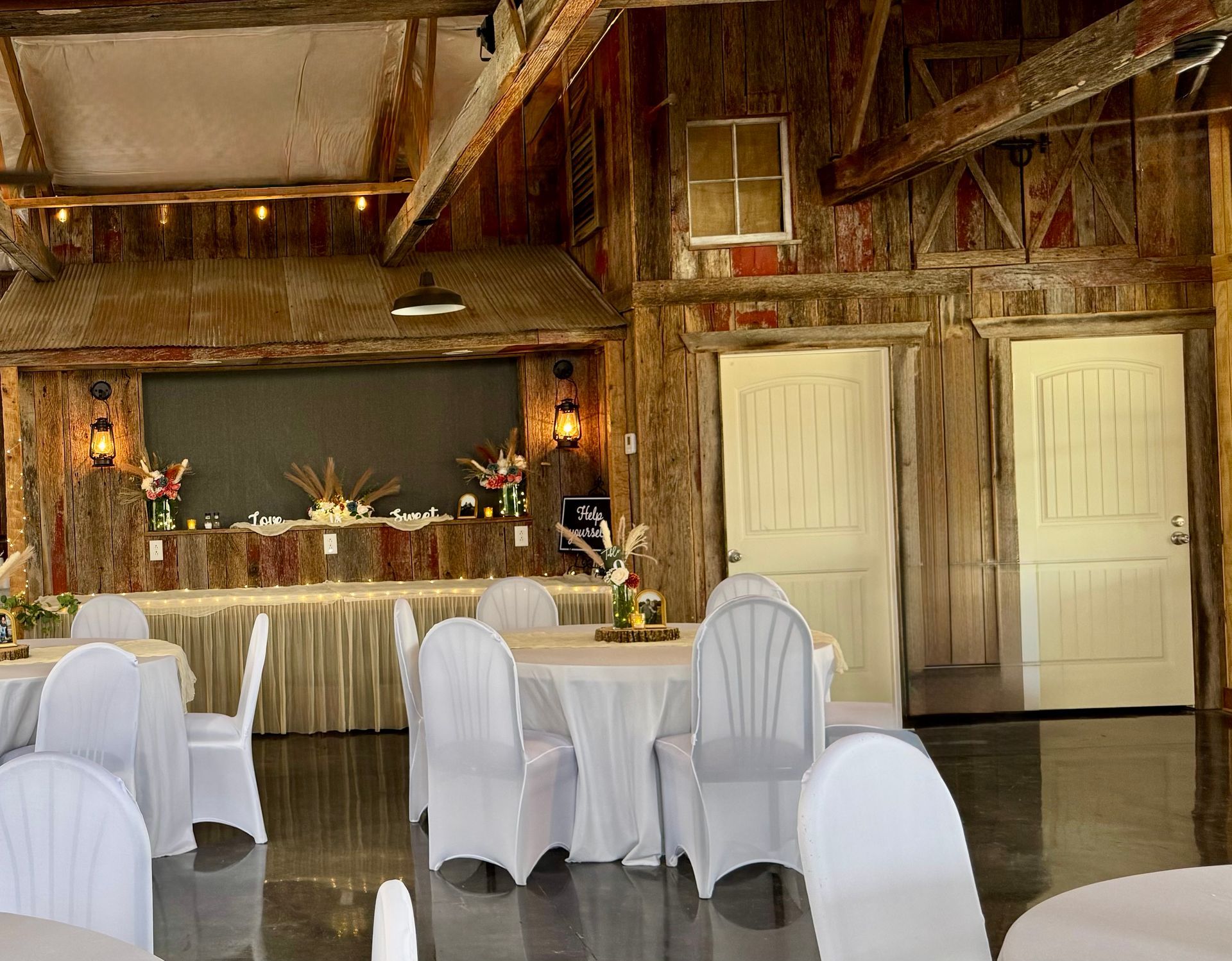 indoor wedding reception at lorland country retreat