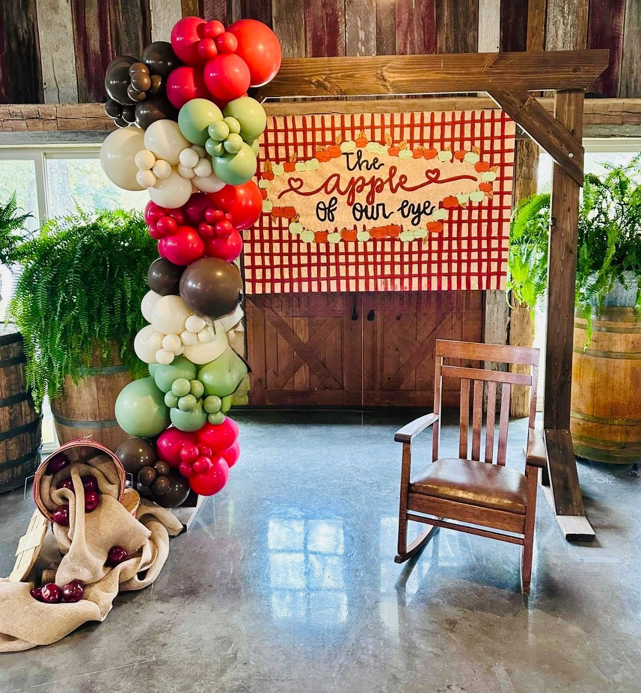 apple of our eye party decor